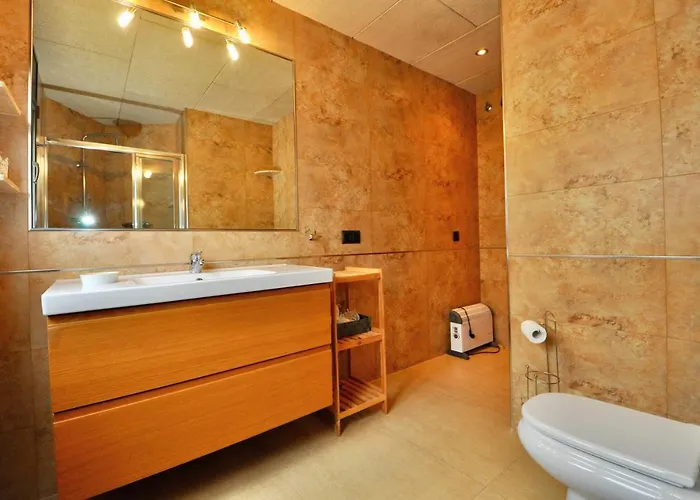 Adam يوريت دي مار