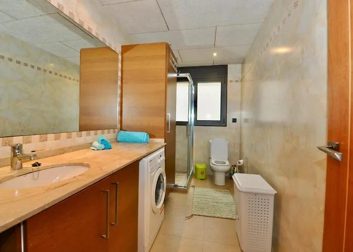 Adam * يوريت دي مار