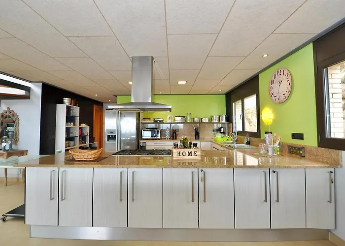 Adam * يوريت دي مار