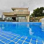 Adam Villa